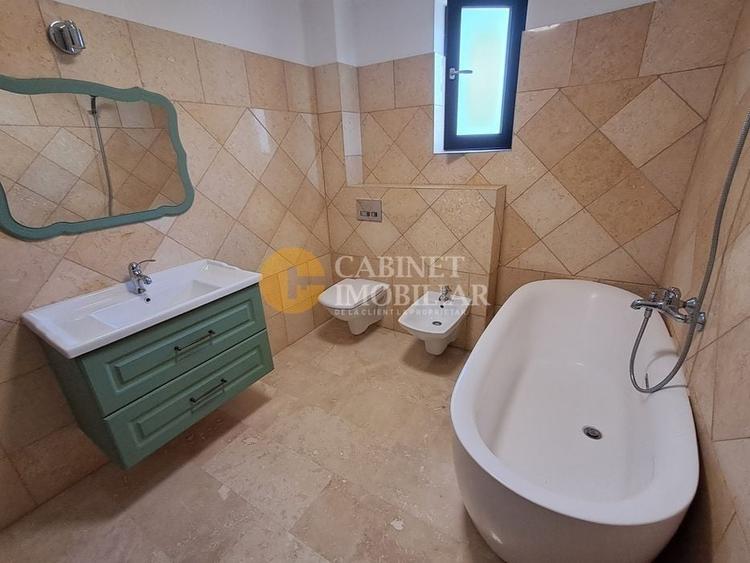 Casă individuală cu 4 camere cu Canalizare în Podul de Fier