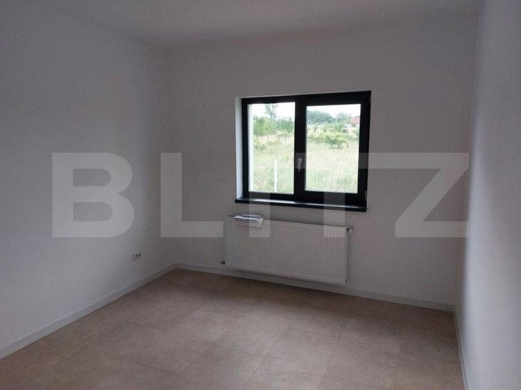Apartament cu 3 camere decomandat în Plaiul Vulcanești