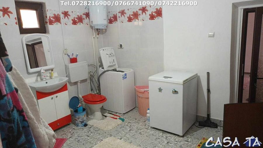 Casă individuală cu 5 camere cu Teren 3424 Mp în Central