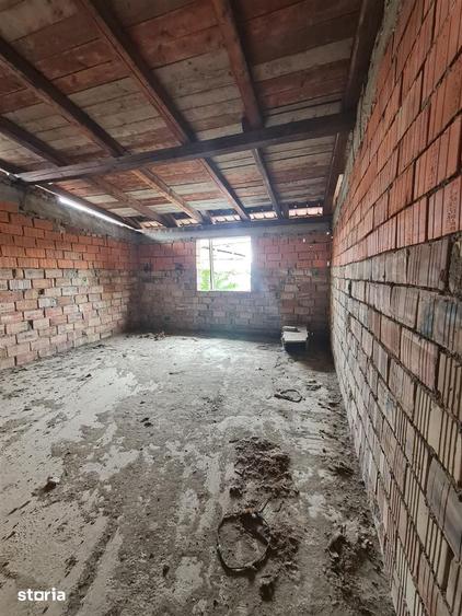 Casă cu 4 camere cu Teren 284 Mp în Iorga