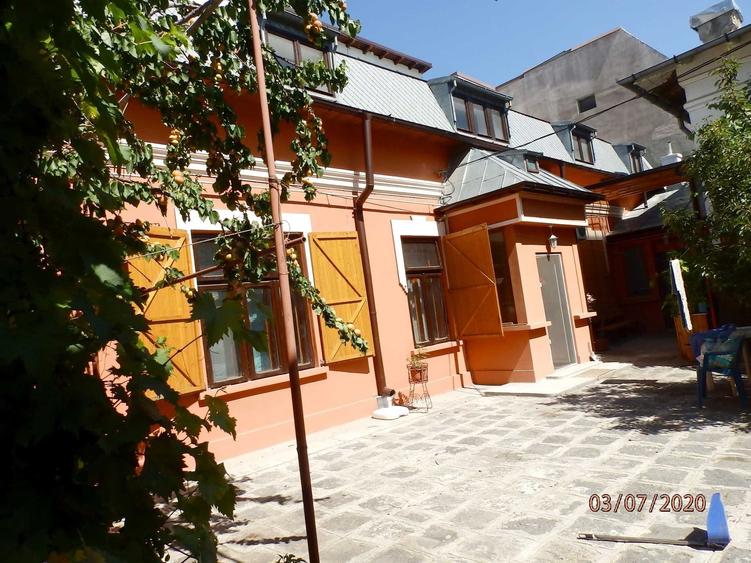 Casă cu 4 camere cu Teren 330 Mp în Independenței