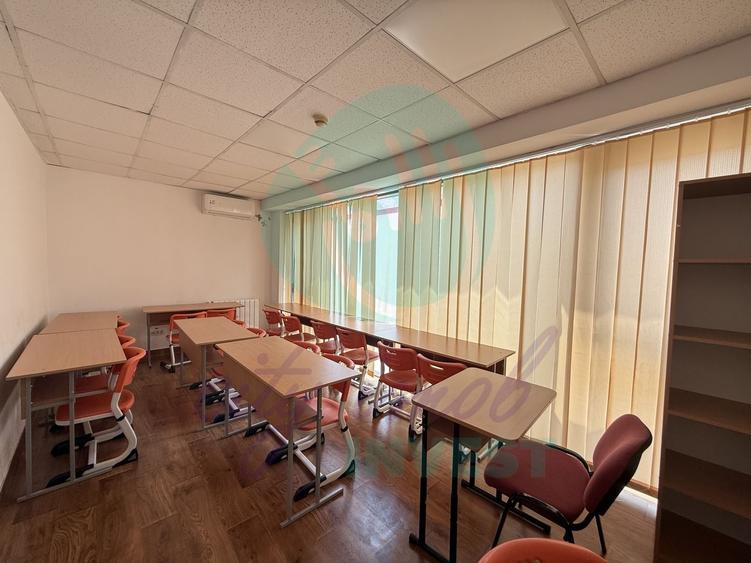 Casă individuală cu 13 camere cu Canalizare în Banu Manta
