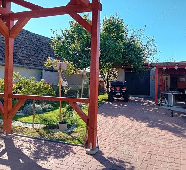 Casă cu 4 camere cu Teren 1350 Mp în Vărșand
