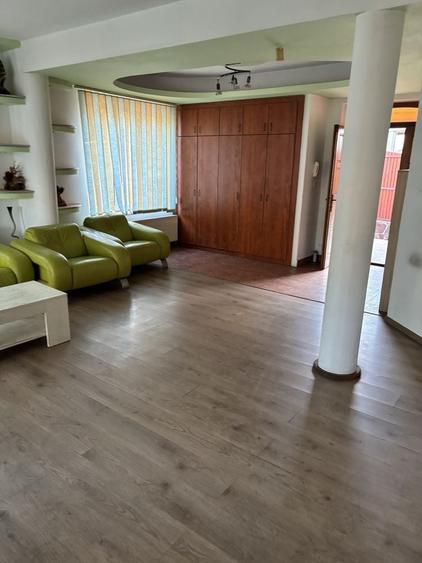 Casă cu 4 camere în Central