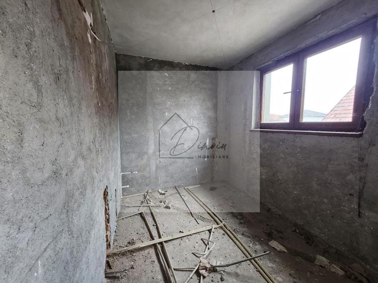 Casă individuală cu 6 camere cu Canalizare în Central