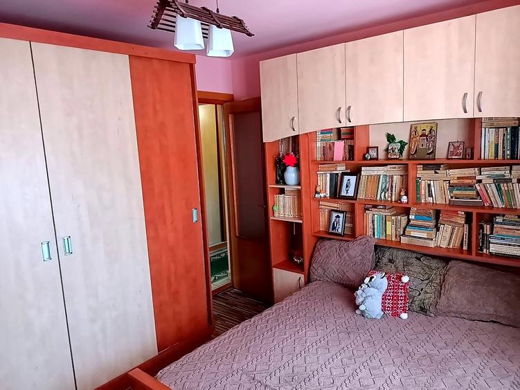 Apartament cu 3 camere decomandat în Dacia