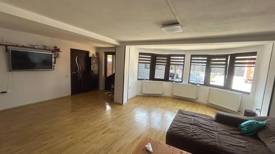 Duplex cu 5 camere cu Canalizare în Central