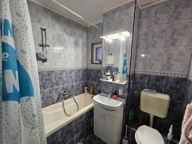 Apartament 3 camere decomandat, Racadau etaj intermediar - 8