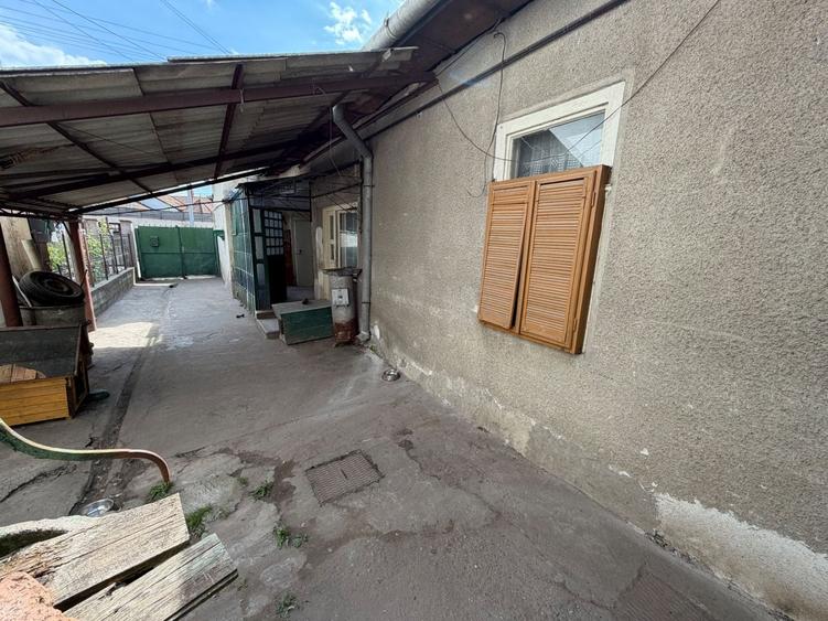 Casă individuală cu 3 camere cu Canalizare în Central