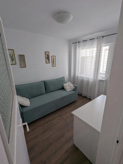 Apartament cu 3 camere semidecomandat în Exterior Vest