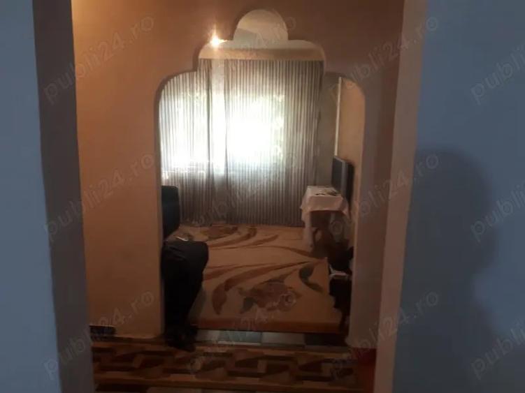 Apartament cu 4 camere decomandat în Baicului