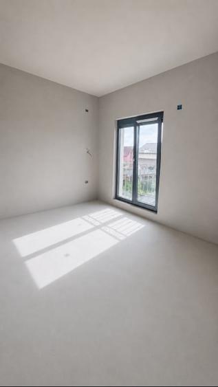 Duplex cu 4 camere cu Canalizare în Dumbrăvița