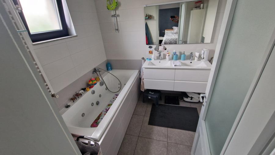 Casă cu 3 camere cu Teren 470 Mp în Sânpetru