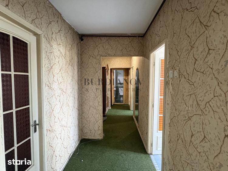 Apartament cu 4 camere semidecomandat în Militari