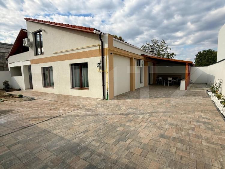 Duplex cu 6 camere cu Canalizare în Romanești