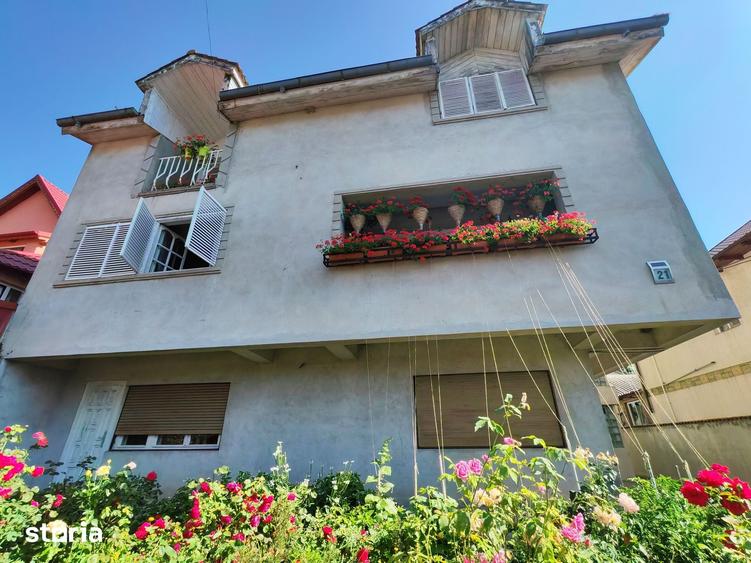 Apartament cu 4 camere decomandat în Central
