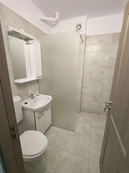 Apartament cu 3 camere semidecomandat în Gară
