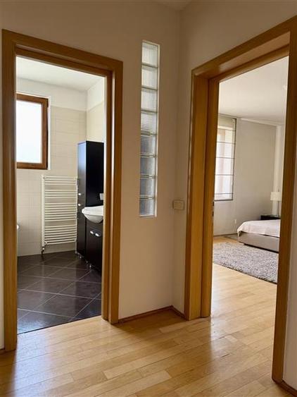 Apartament cu 4 camere semidecomandat în Herăstrău