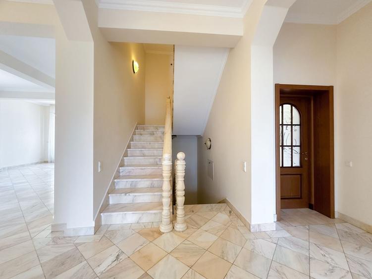 Casă individuală cu 8 camere cu Piscina în Pipera