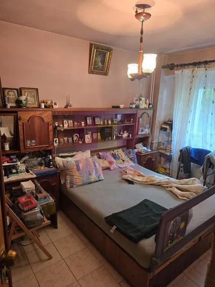 Apartament cu 3 camere semidecomandat în Lacul Tei