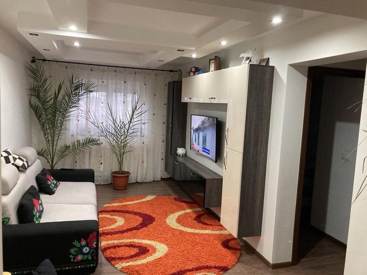 Apartament cu 3 camere decomandat în Tineretului