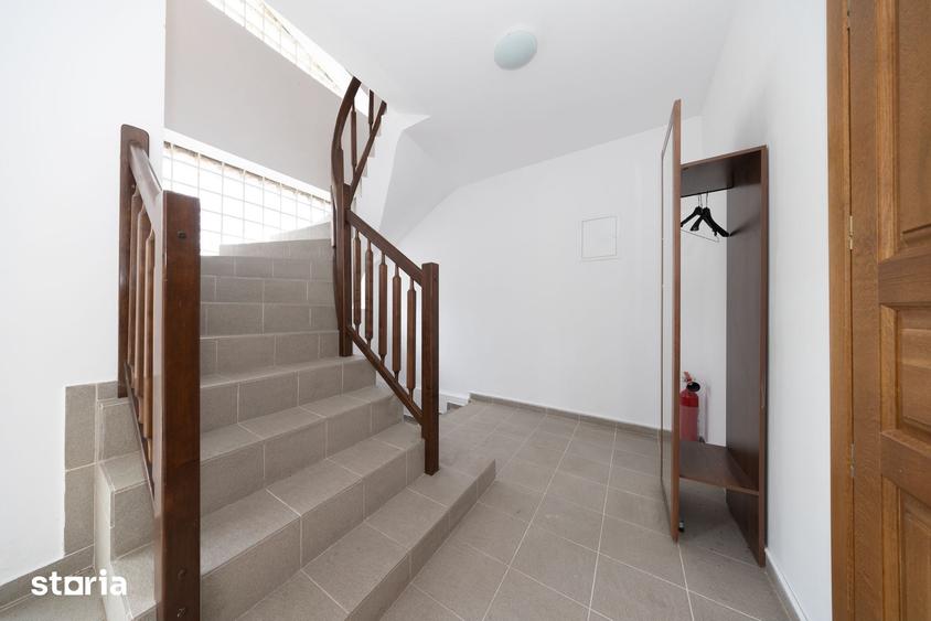 Casă cu 10 camere cu Teren 630 Mp în Bunloc