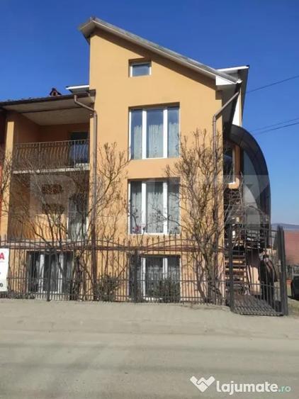 Casă cu 7 camere cu Teren 375 Mp în Central