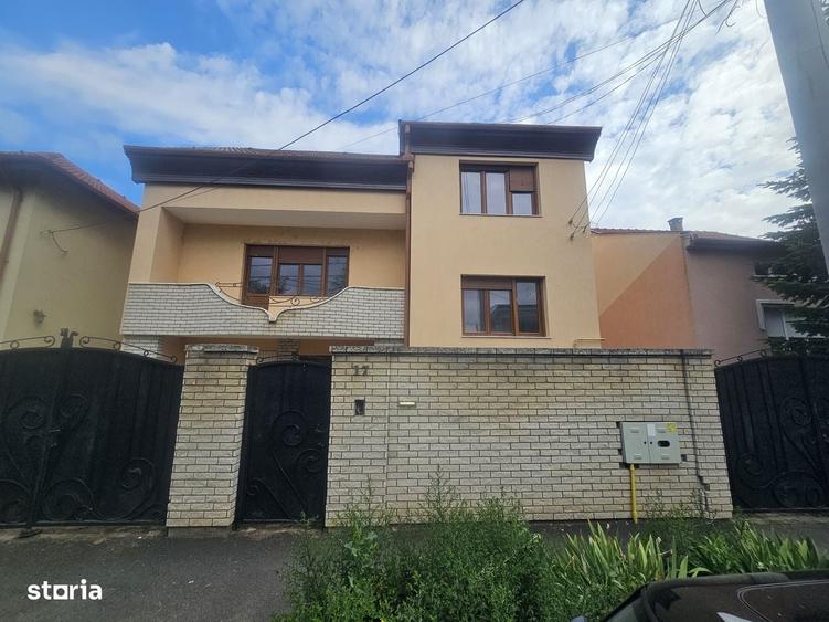 Casă cu 4 camere în Central