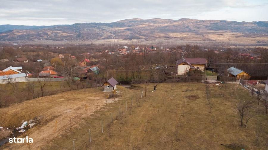 Teren cu suprafa?a de 5100mp amplasat intr-o zona superba de munte - 13
