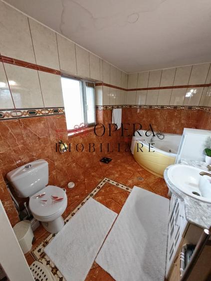 Casă individuală cu 15 camere cu Canalizare în Copou