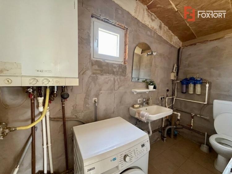 Casă individuală cu 6 camere cu Canalizare în Sânandrei