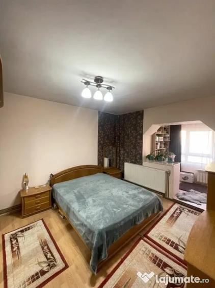 Apartament cu 3 camere decomandat, mobilat în Săsar