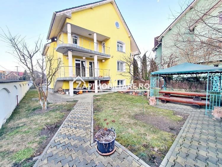 Casă individuală cu 6 camere cu Canalizare în Unirii
