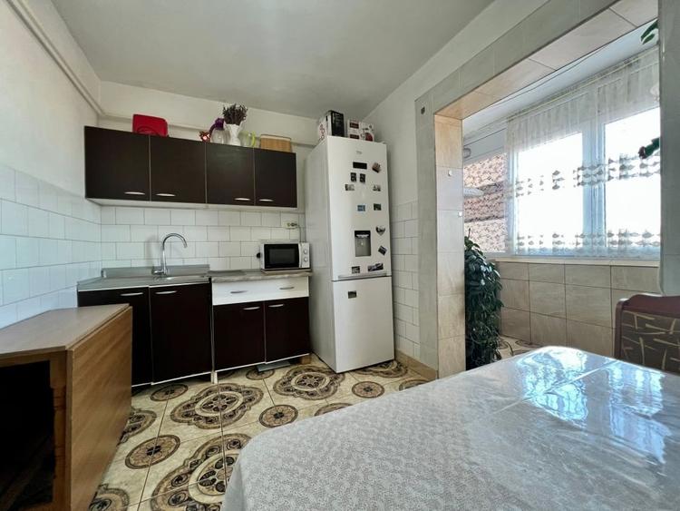 Apartament cu 3 camere decomandat, mobilat în Tecuci