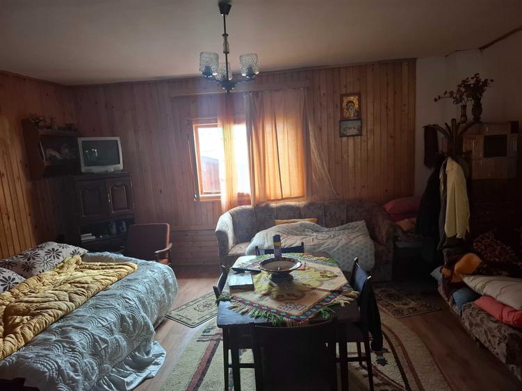 Casă cu 4 camere decomandat în Central
