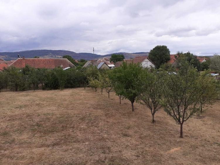Casă cu 4 camere în Buteni