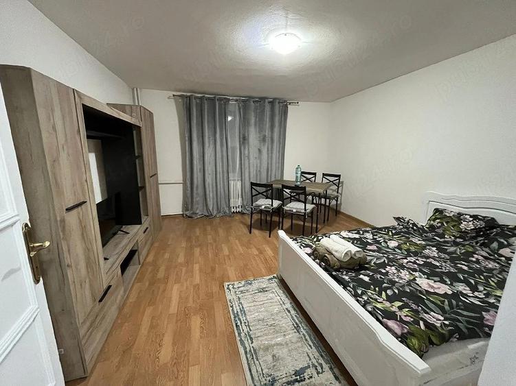 Garsonieră decomandată în Central