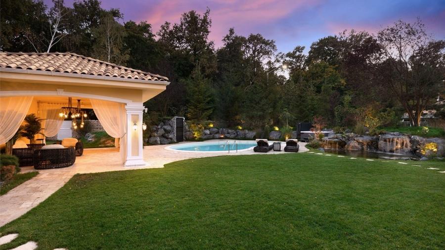 Casă individuală cu 6 camere cu Piscina în Tunari