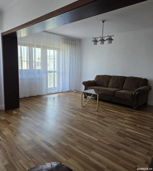 Apartament cu 5 camere decomandat în Aviației