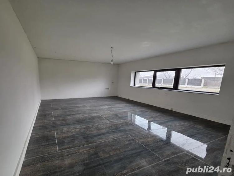 Casă cu 4 camere cu Teren 1700 Mp în Școlilor