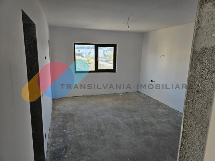 Casă individuală cu 4 camere cu Canalizare în Dezmir