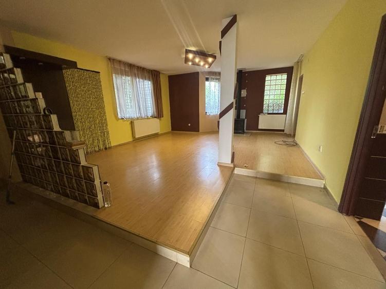 Casă individuală cu 5 camere cu Garaj în Breazu