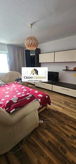 Apartament cu 3 camere decomandat în Micro IV