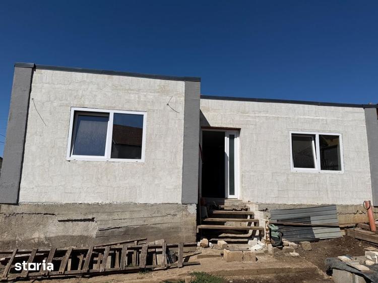 Casă cu 3 camere cu Teren 274 Mp în Zăvoi