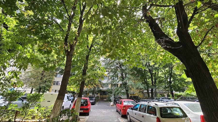 Apartament cu 3 camere semidecomandat în Iancului