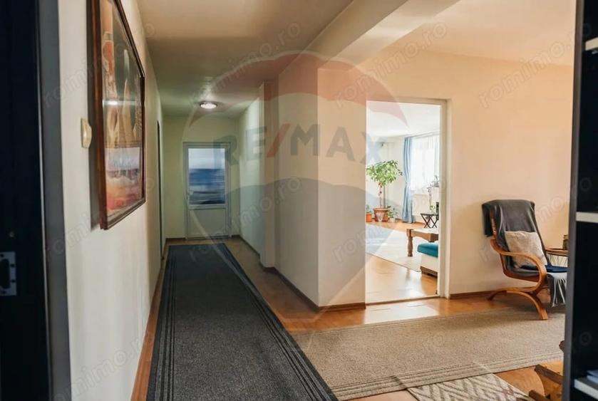 Casă cu Teren 946 Mp în Central
