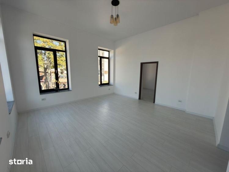 Casă cu 9 camere cu Teren 232 Mp în Ana Ipătescu