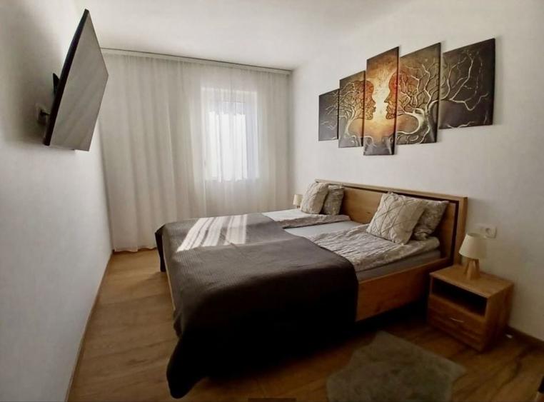 Apartament cu 3 camere decomandat în Central