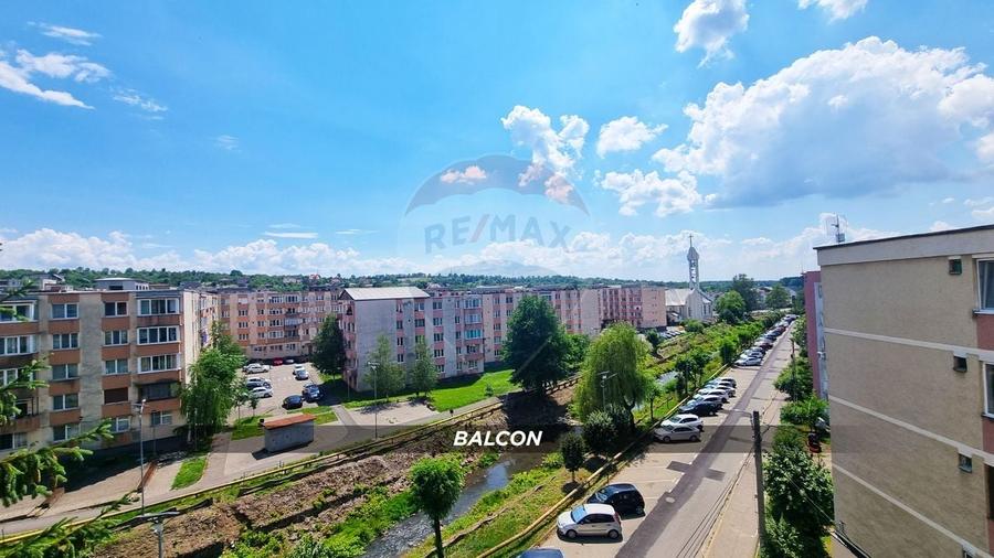 Apartament cu 3 camere semidecomandat, mobilat în Central