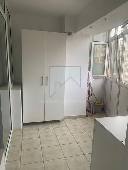 Apartament cu 3 camere decomandat, mobilat în Nerva Traian